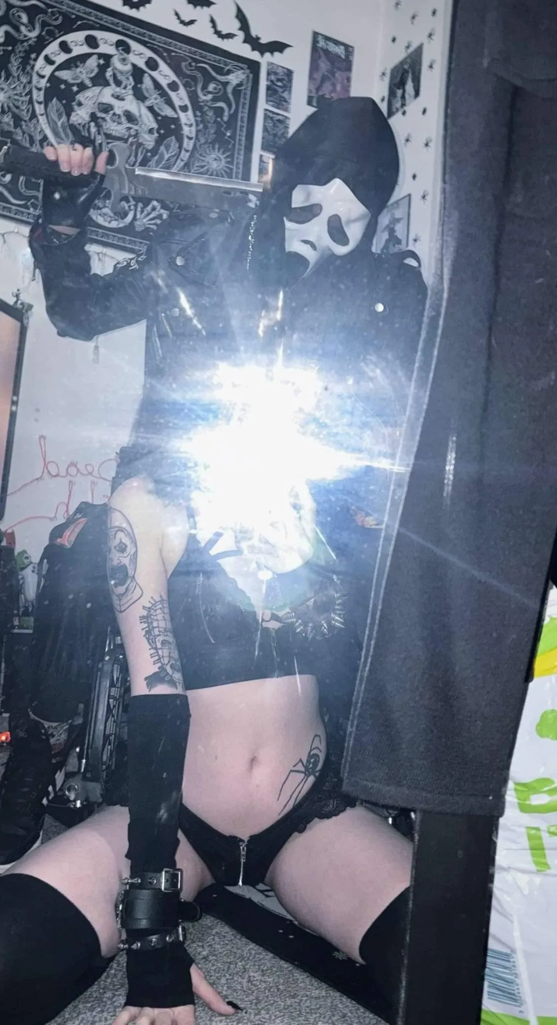 Tats and goth mommy, best combo don't you think?