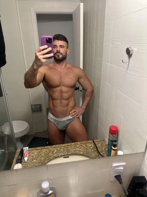 What is your best sweaty pic? Send me in my DM 💦💦💦