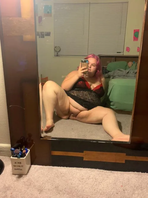 21F - comment your age if you’d fuck me 😈