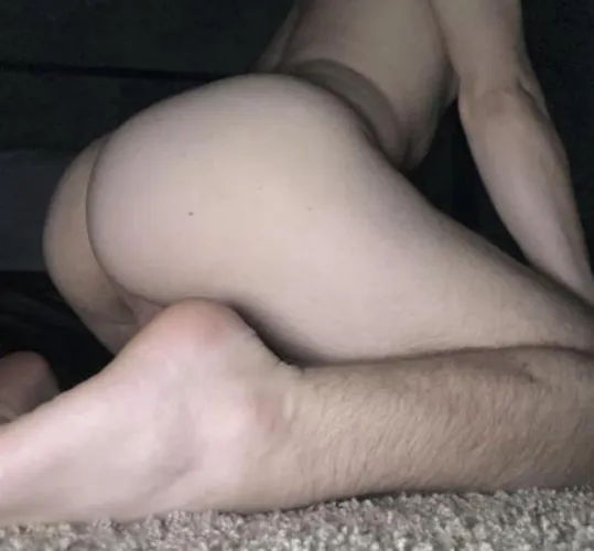 25 [m4m] submissive bottom in Europe looking for a top to use me 😈 message me