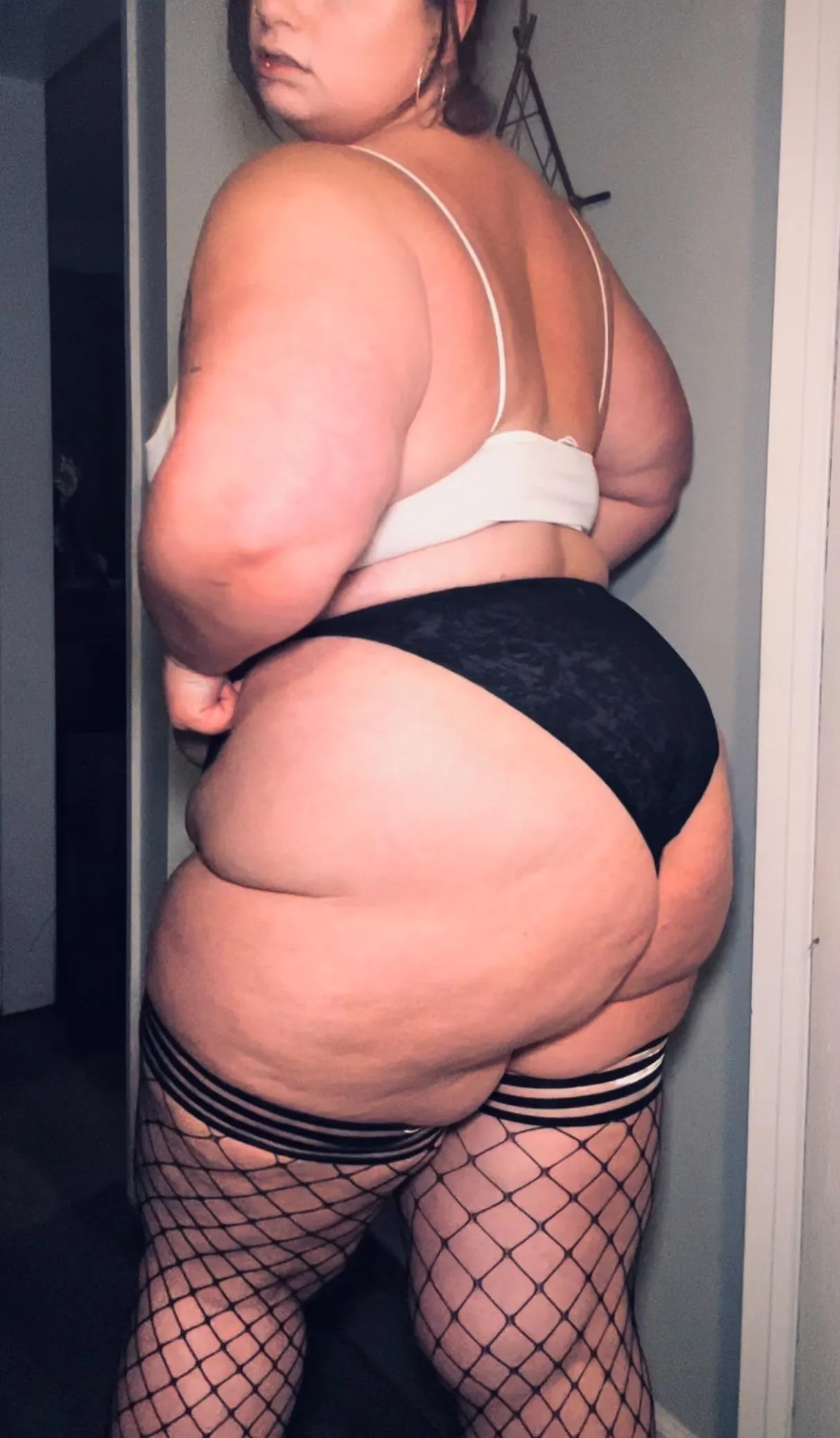 Do my curves make your knees weak?