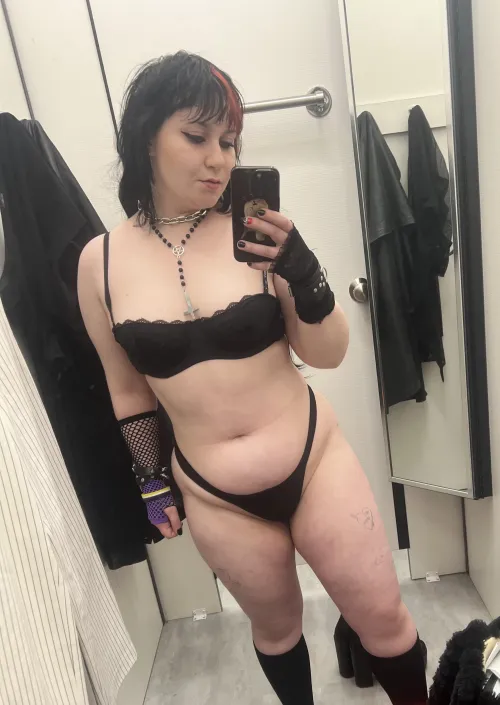 Goth tummy pic