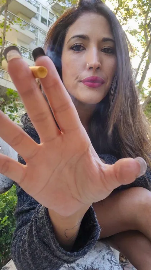 How much do men like it when a woman smokes while you fuck her?