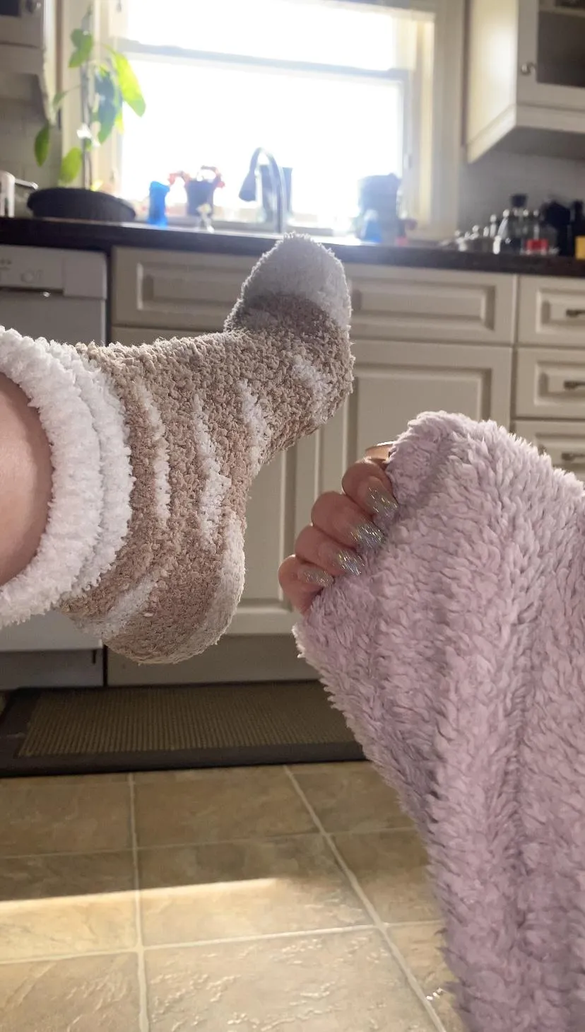 i love fuzzy socks & sweaters 🎀 sooo comfy!