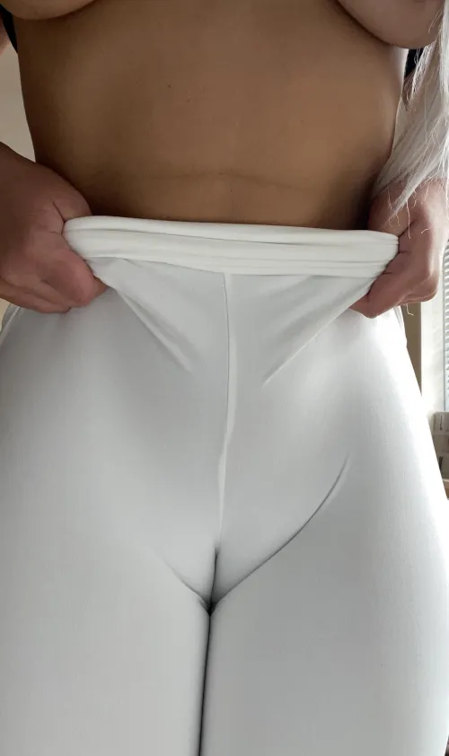 I thought I will share my cameltoe, too☺️🙈