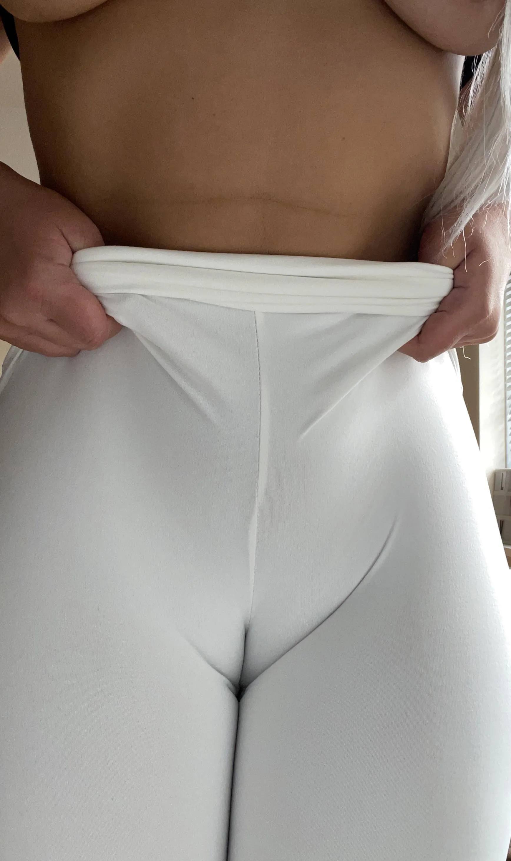 I thought I will share my cameltoe, too☺️🙈