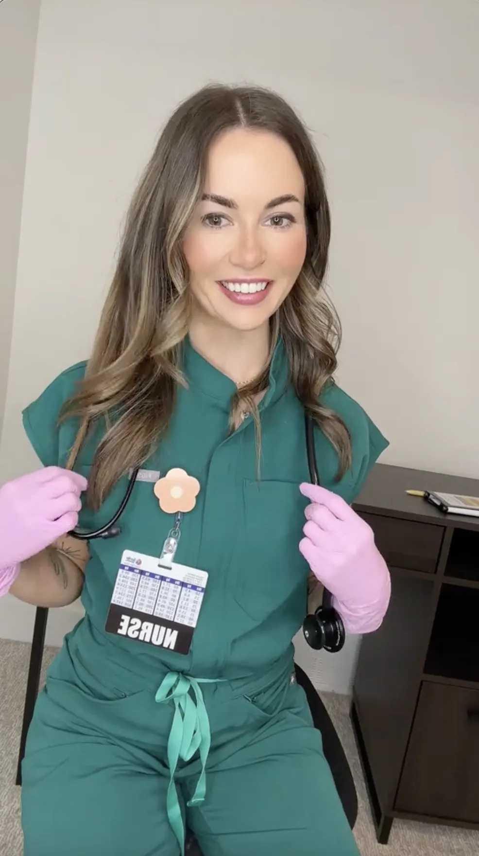 If I showed you nudes during work, would you wanna see them?