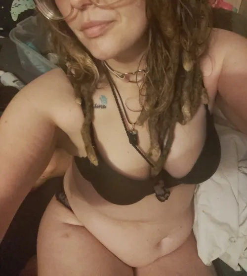 Just your curvy MILF🩷