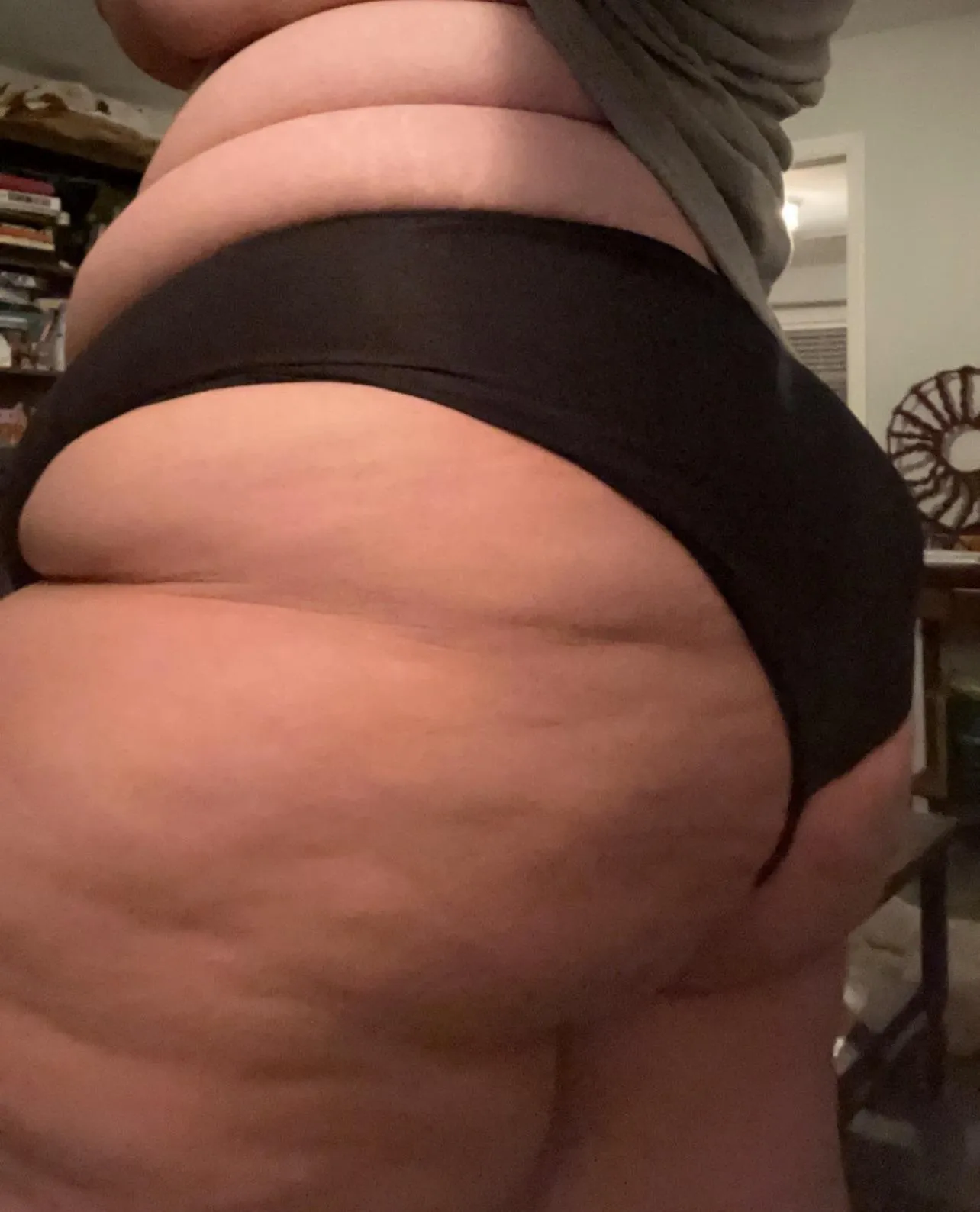 No man can resist a fat ass