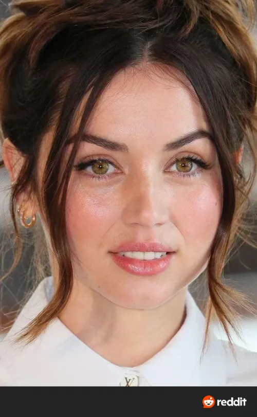 Which celebrity would be most similar to Chloe?