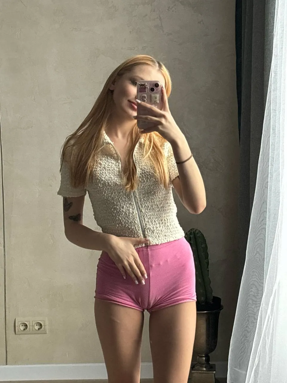 wld you like to touch my camel toe