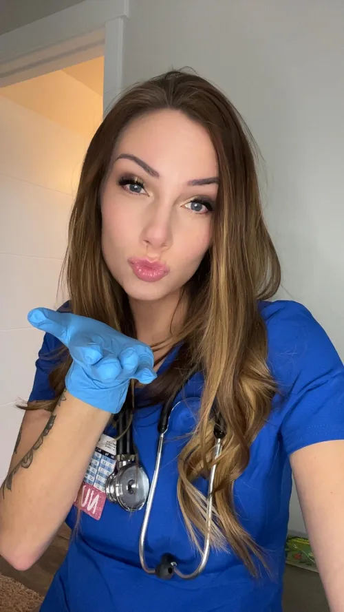 Would you jerk off to my nudes if I sent you some