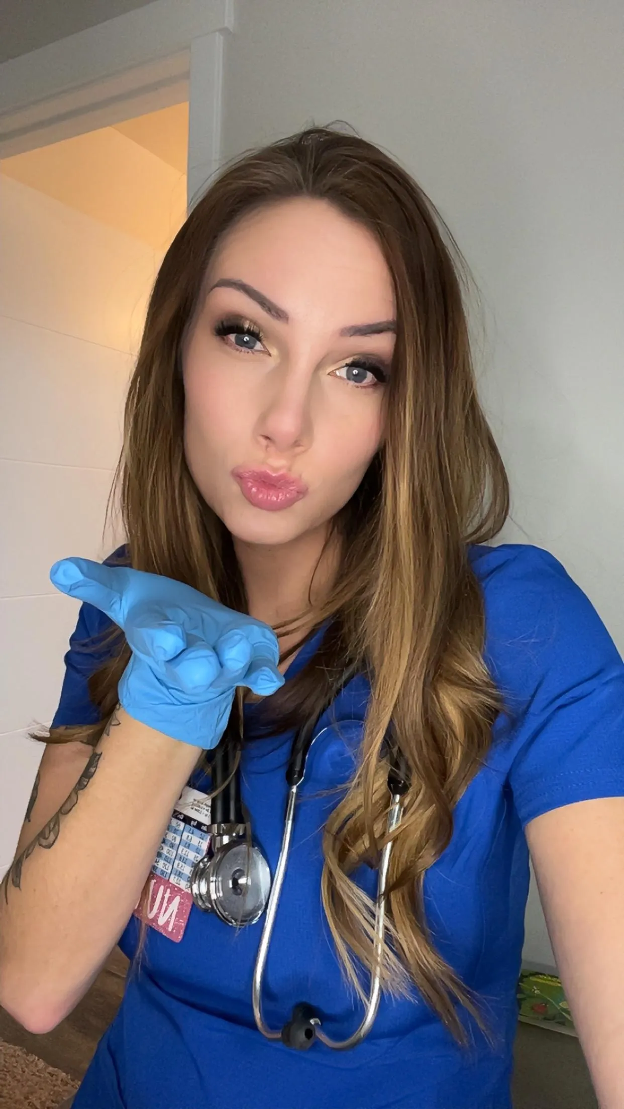 Would you jerk off to my nudes if I sent you some