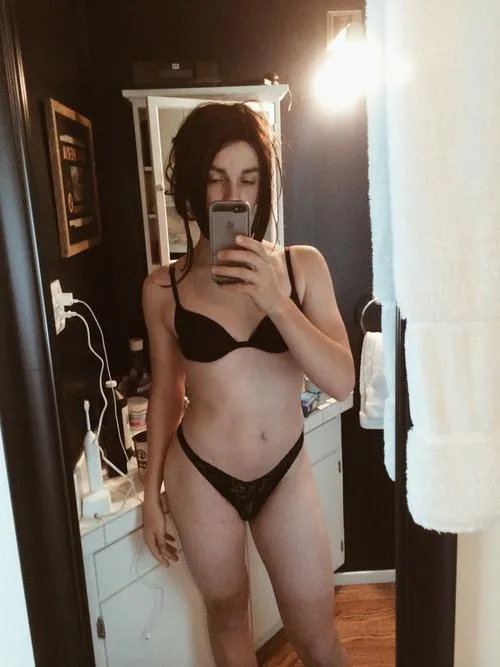 20 year old sissy looking for a Master to relocate me to be a live-in sissy slave (serious only)