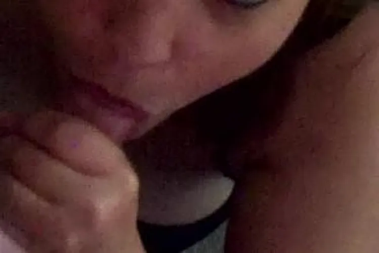 42/37MF4MF/m/f I want to feel my beautiful cocksucking slut moan all over my dick while she cums on yours