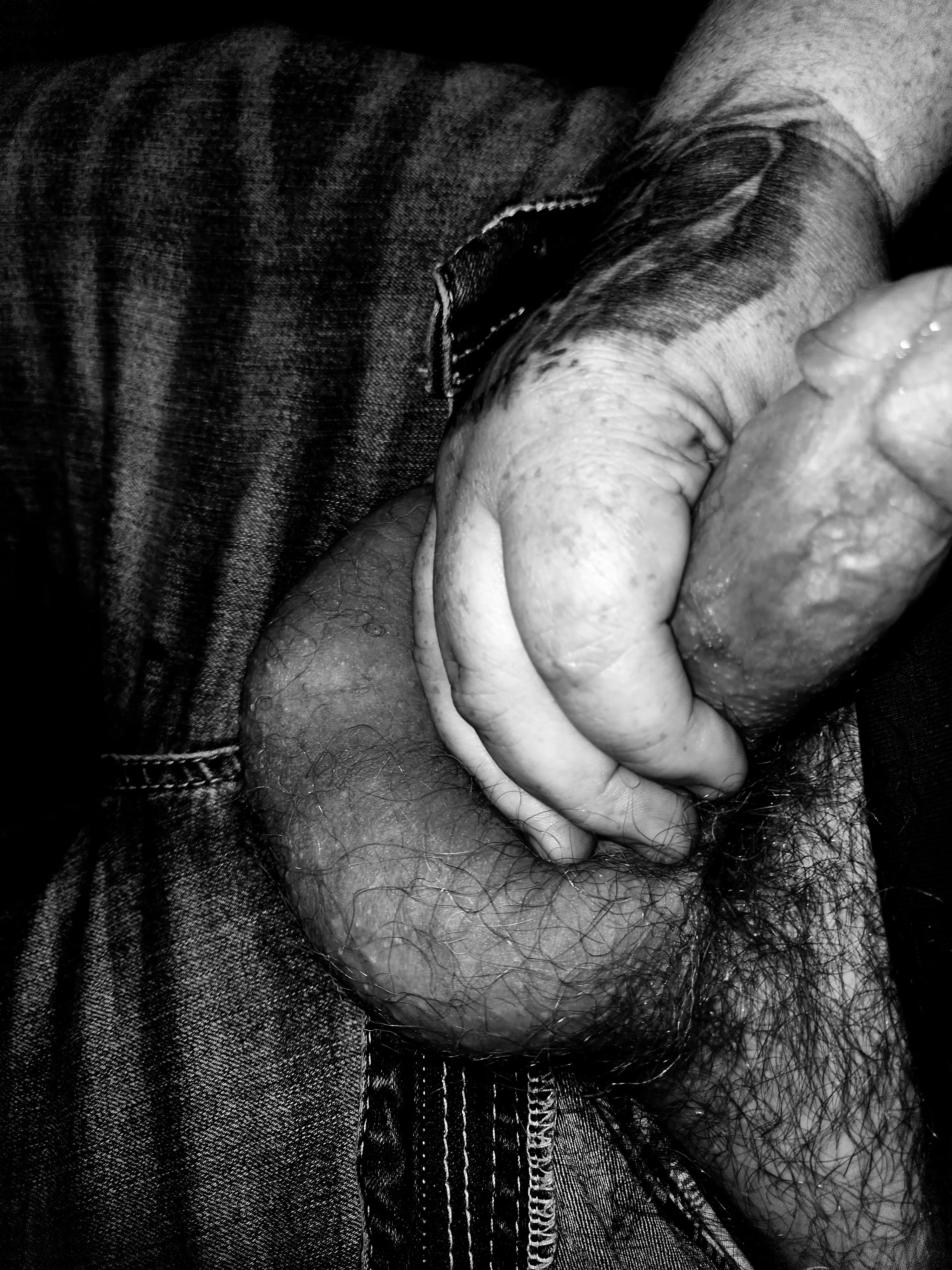 44[M] Weekend is almost here, can hardly contain myself.