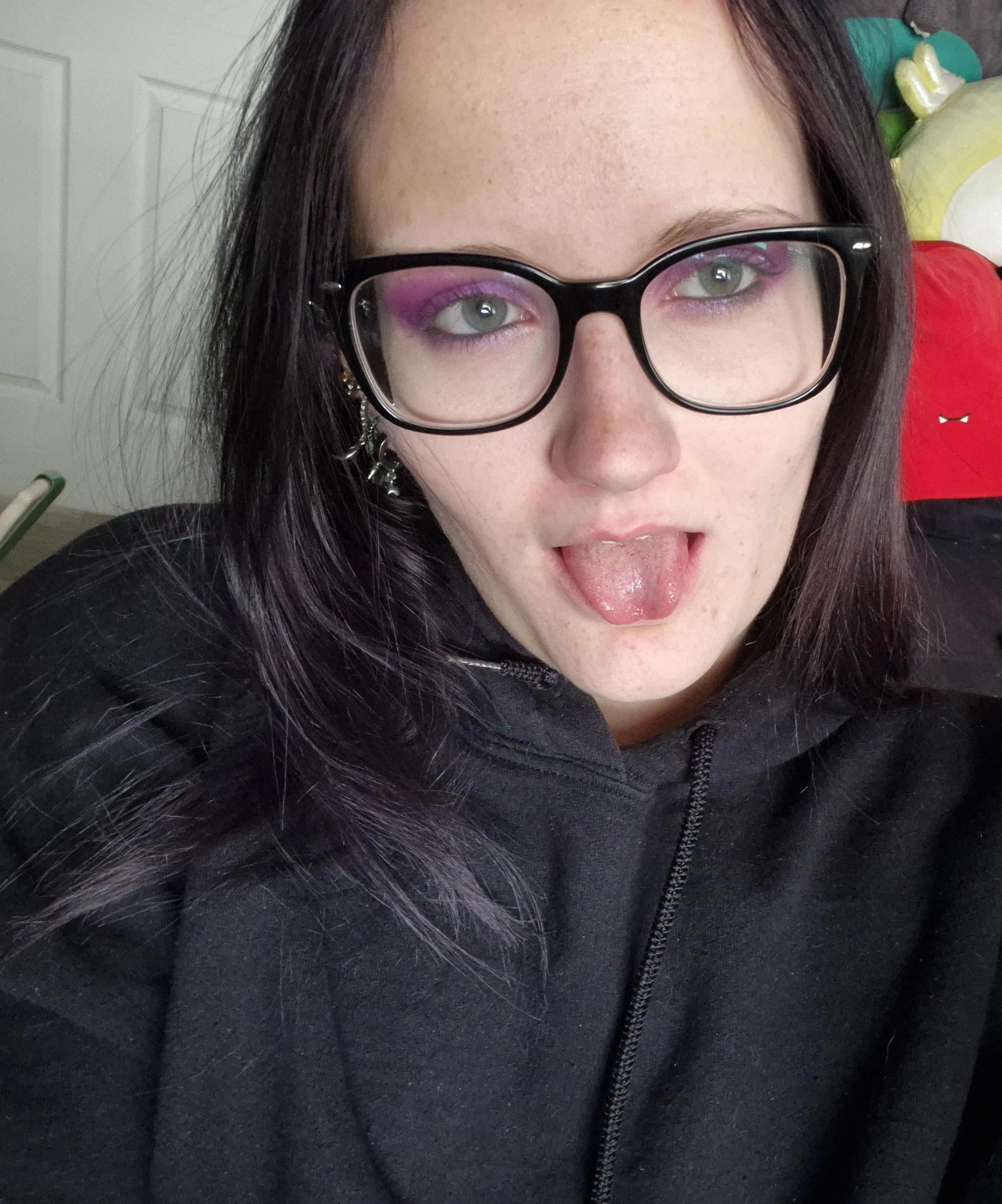 A domme this hot makes you want to do nothing but spread that wallet open and give in to Her [findom]