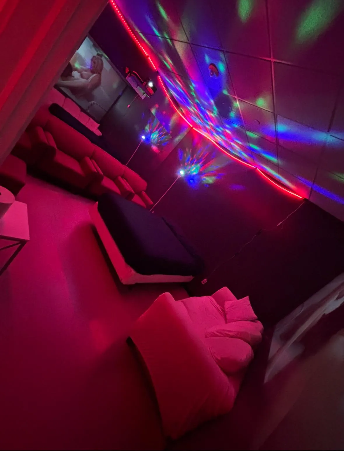 All the single guys and couples come show this couple a great time and on top of that skittles in the house ‼️