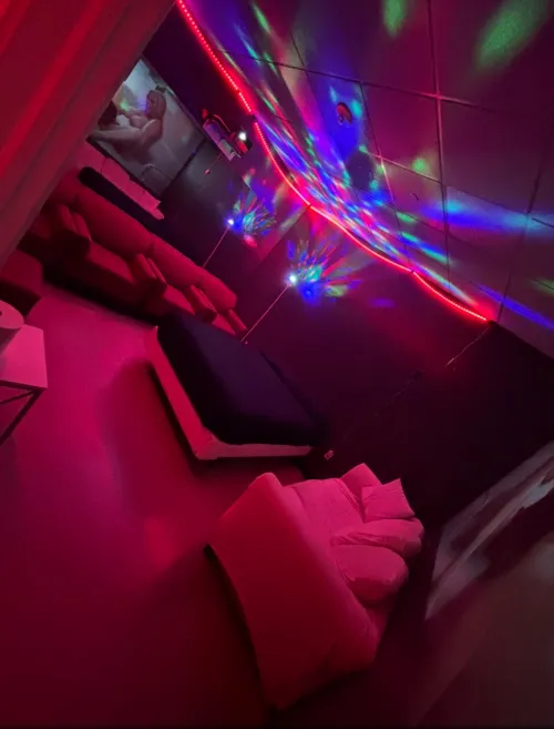 Come show a great time at LUNAS BOUTIQUE end your night with a wonderful night Free for couples and Ladies and Free drinks all night‼️