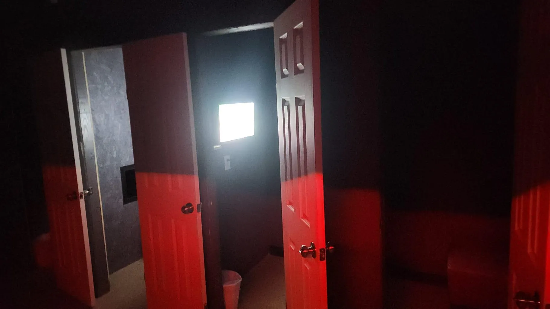 Glory hole monday at luna's Boutique..come show this beautiful couples and lady's a great night at luna's Boutique...single male's welcome..couple's and lady's free...dont miss out on free 🍸 ..