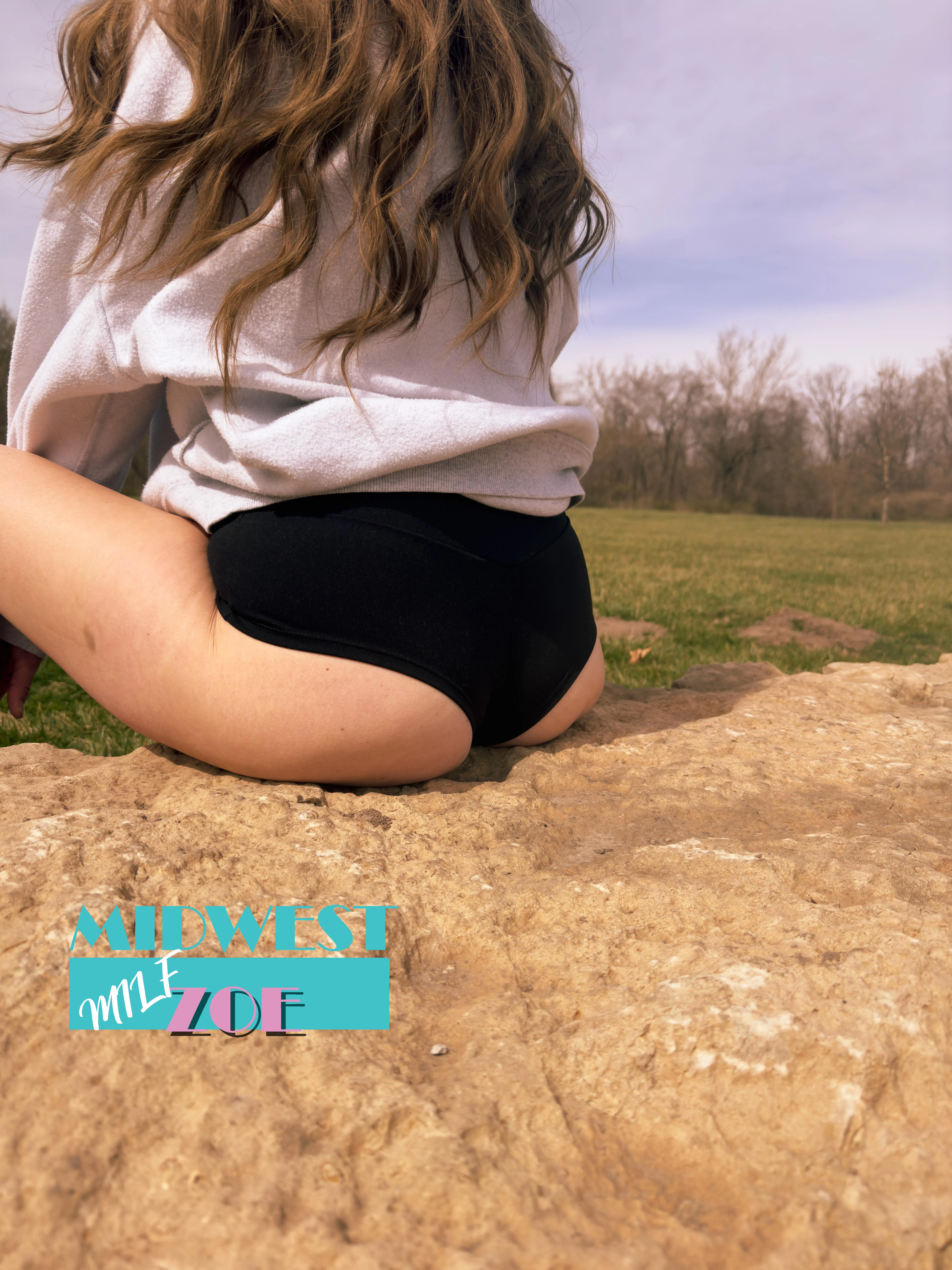 Happy MILF Monday! All-natural, all me, and all about this booty today