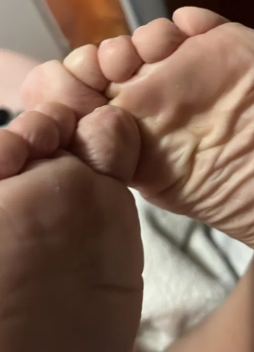 How would you feel If you were THIS close to my soles and toes.