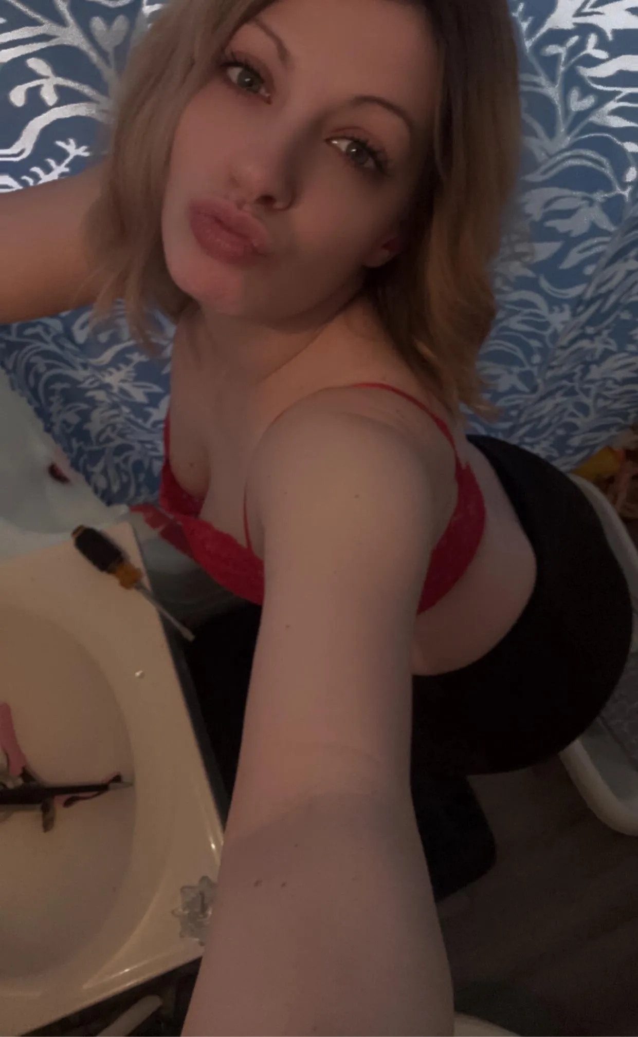 I just wanna get naughty with a generous daddy 🩷🖤 I verify