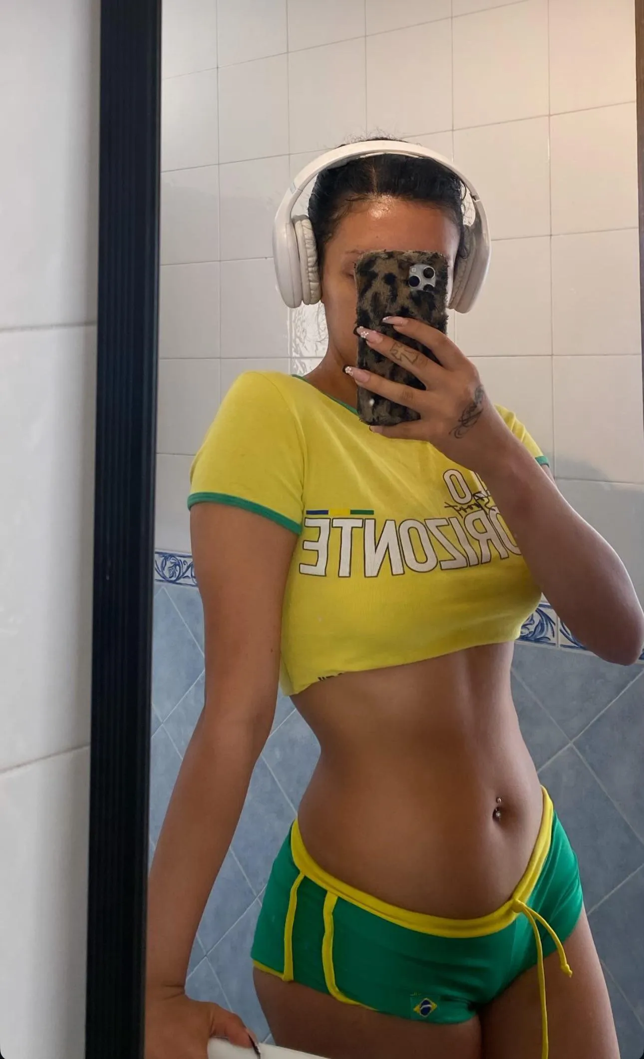 just left the gym , midriff snatched