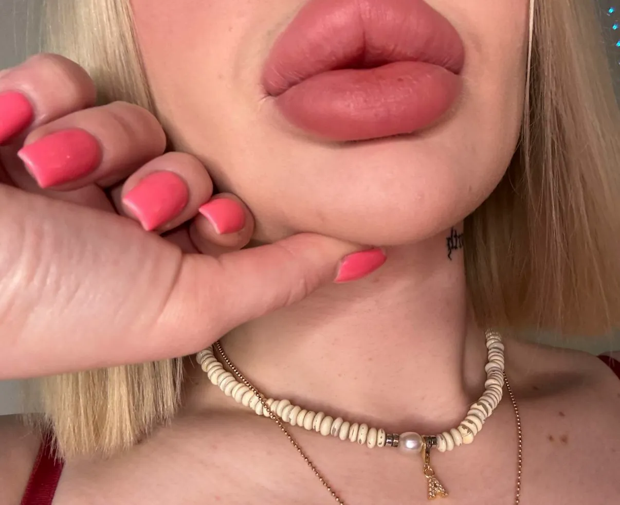 Lips like these deserve all the attention... lucky for me, I love being spoiled.