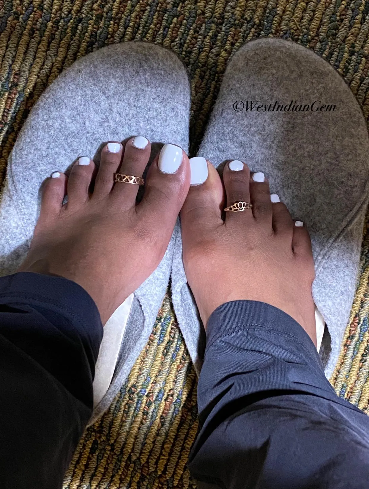 My feet deserve to be worshipped 🤍