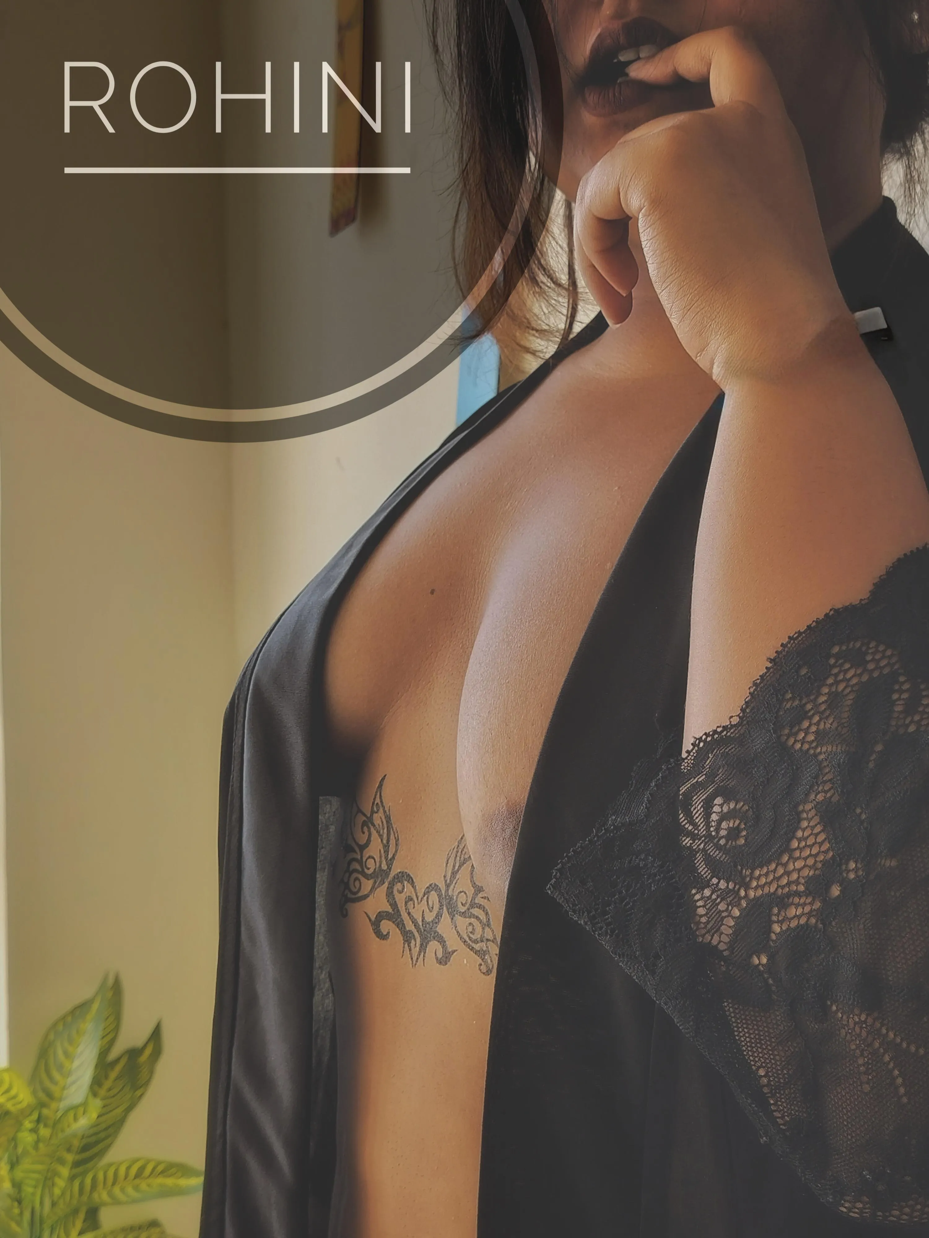 Only men with filled pocket can avail💵💲👄💦.... @rohini0102