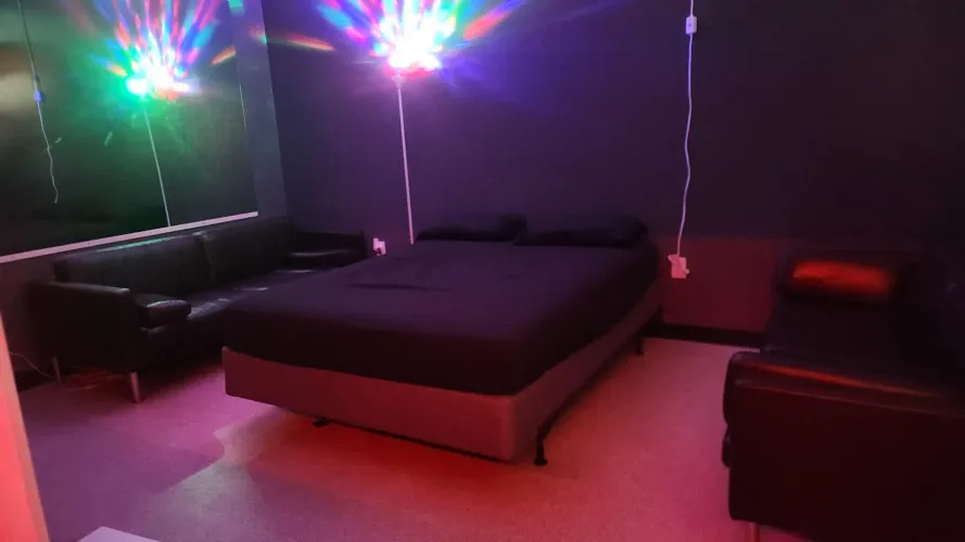 Relax Tuesday at luna's Boutique..let's get this night started.couple's and lady's free...single male's welcome...come show this beautiful lady's and couple's a good time..free tequila shots..