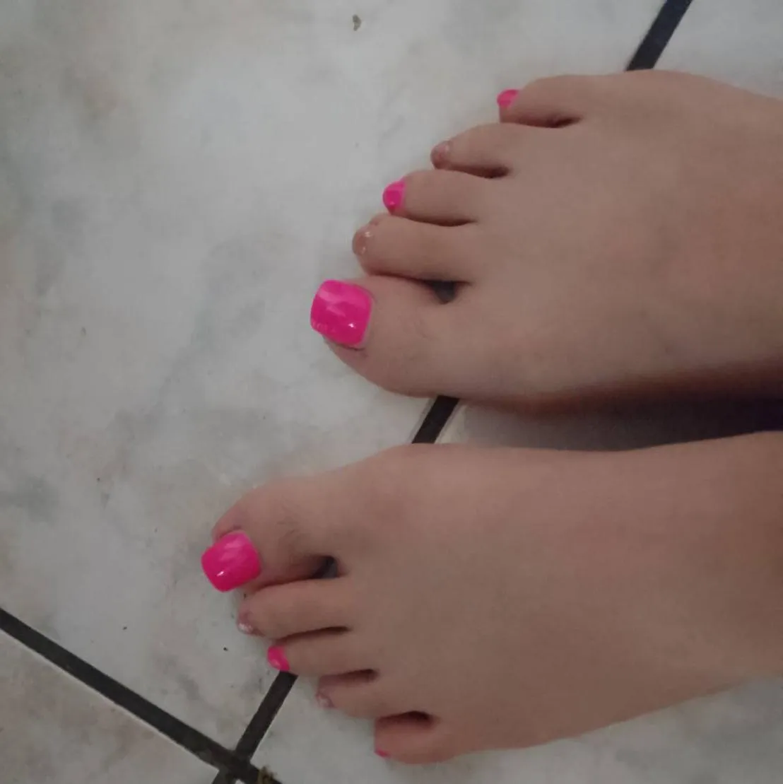 Some pinky toes