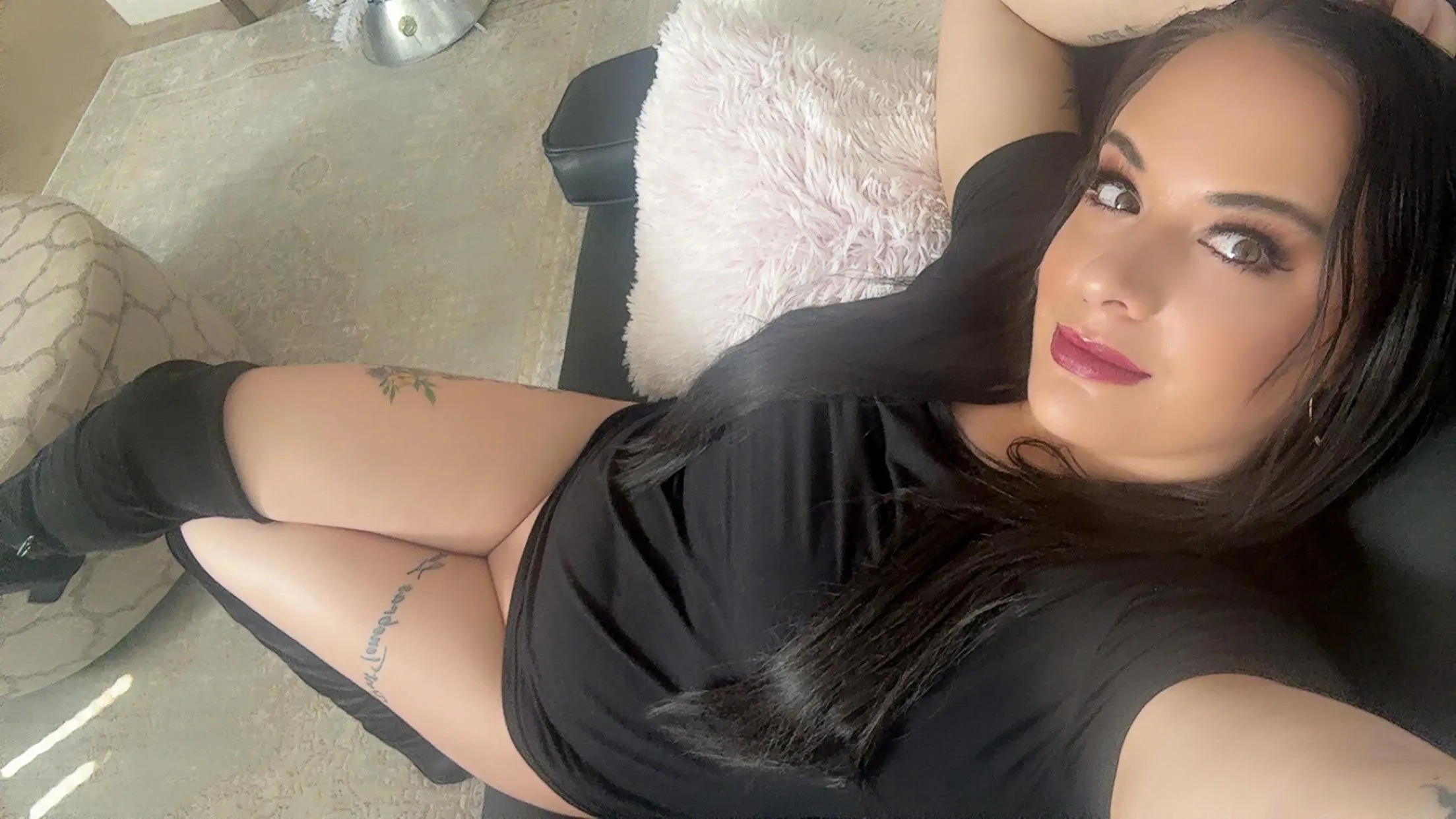 Want to see this slutty bitch with no clothes on? 👅💋