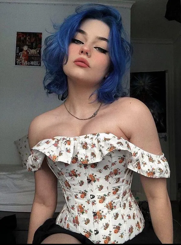 You sneered at your old body, lying in the hospital bed. “Please…” I begged in an aged voice. “Swap us back.” I was your granddaughter until you stole my body. Now you had a choice, pull the plug and kill me now, or let me live and recover, pot