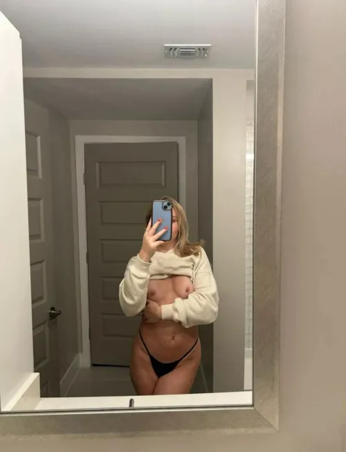 19F looking for a smoking buddy that can make me laugh