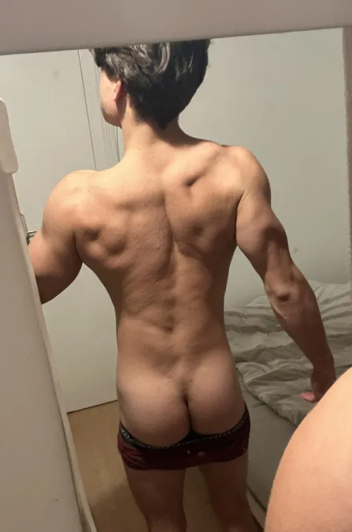(20)Rate my butt from 1 to 10
