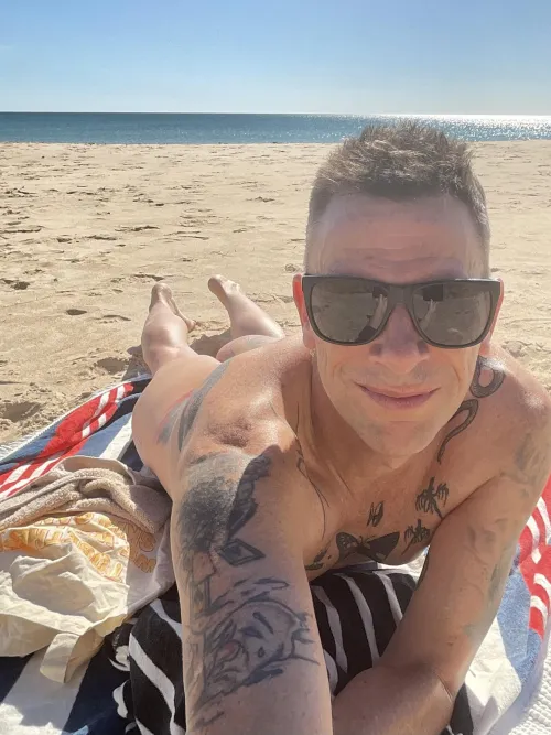 Beach day. ☀️⛱️ Nude of course!