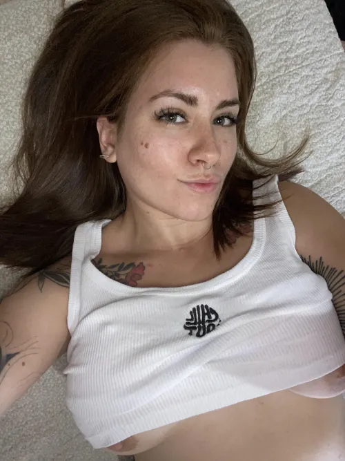 Boobs that bounces and ass that announces, try it out