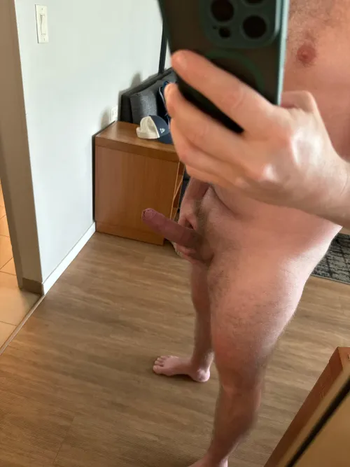 Come hang with this DILF in my hotel room