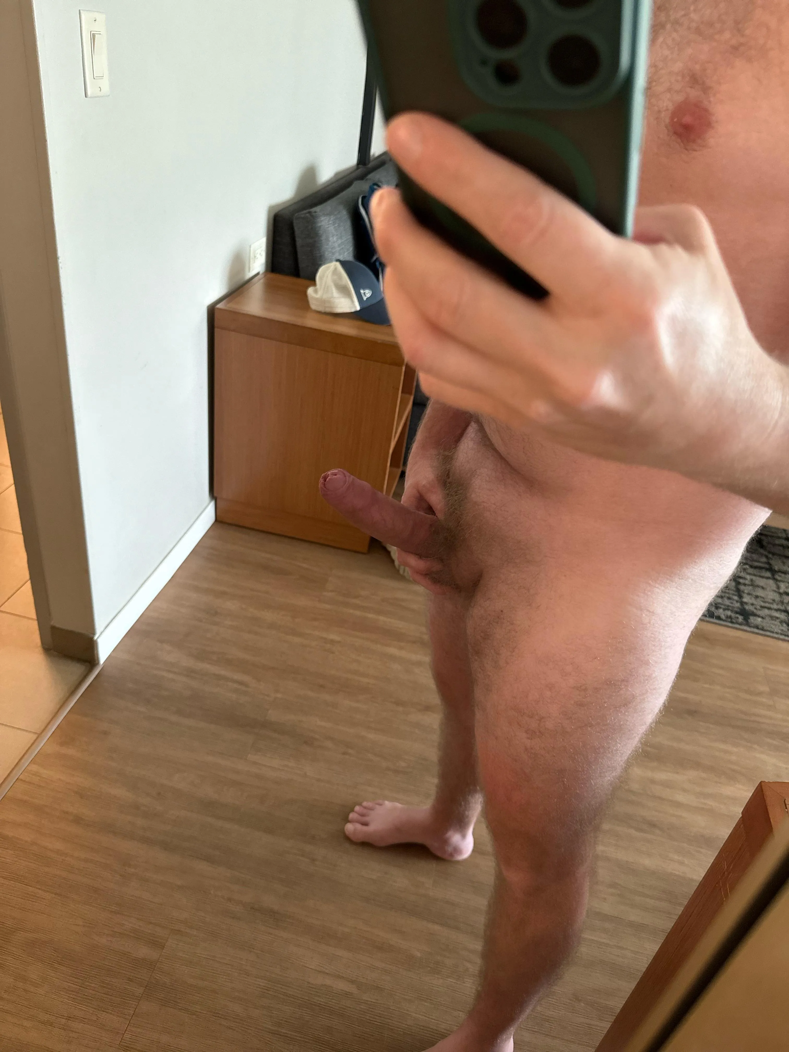 Come hang with this DILF in my hotel room