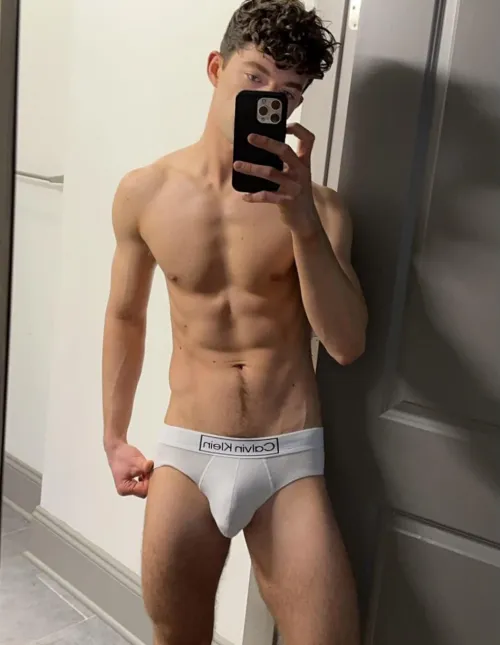 Come rub ur face in my bulge