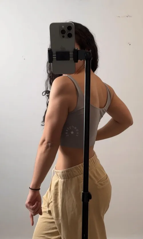 Crop top + sweats to destroy my upper body