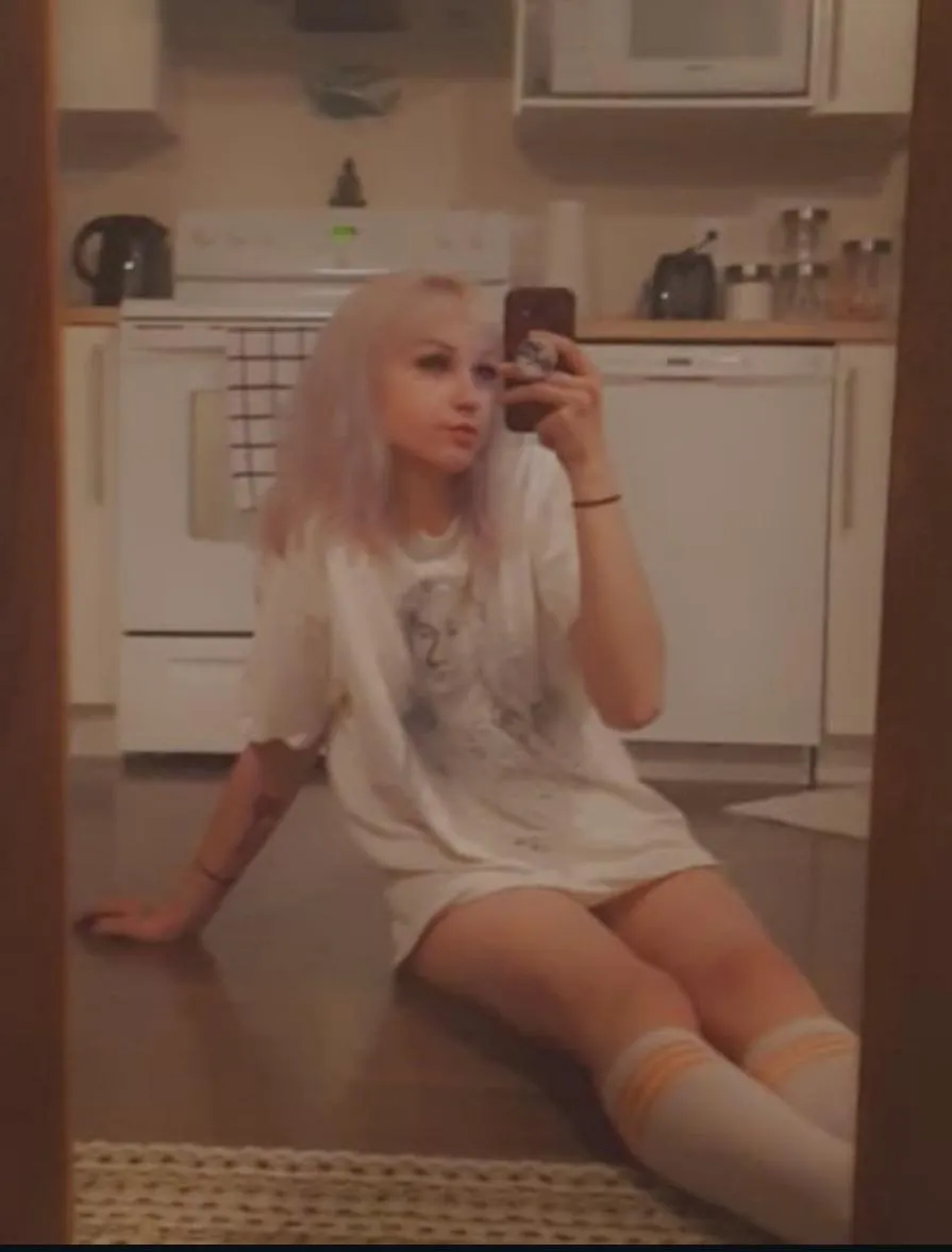 Cute pic for Throwback Thursday 😋 Pants are overrated [F]