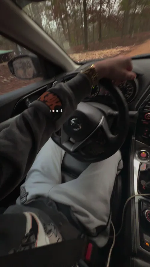 Don’t post face on here but. 18 USA based (and be the same) I have posts on my page so ignore that if it’s not ur thing. I get it lol. Be fit or somewhat in shape. Just not a bigger guy. I have snap so let’s chat and see how it goes ;))