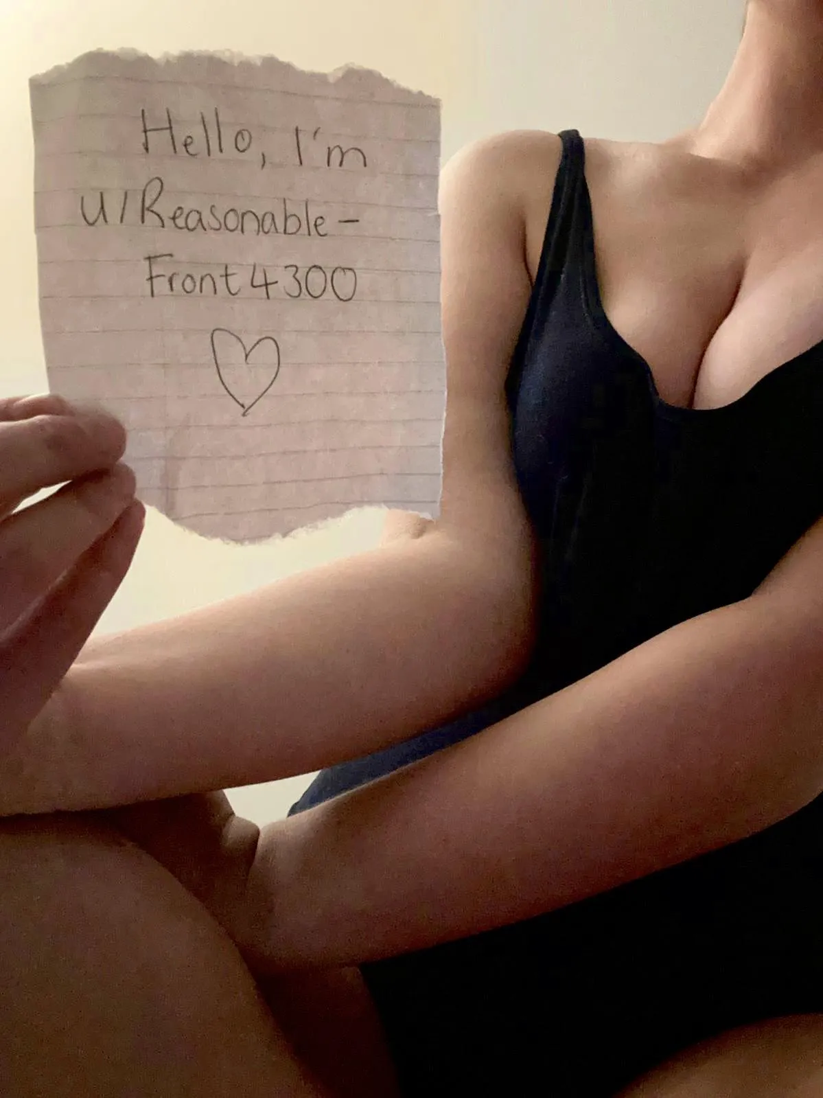 (F) I'm real and really horny and I want to show off to horny men. No strings