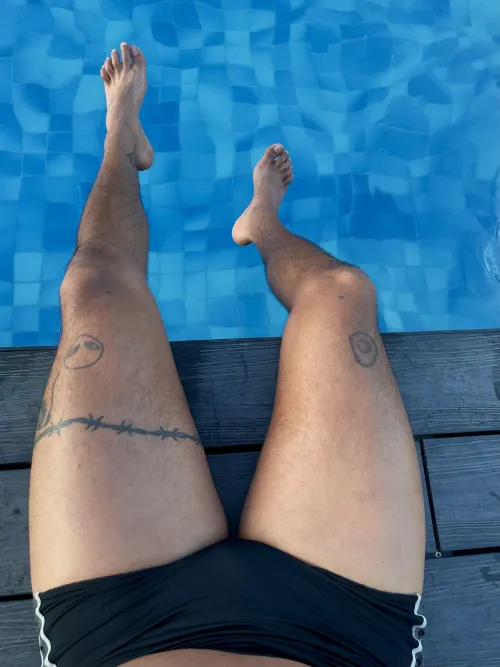 I like jerking at the pool [26]
