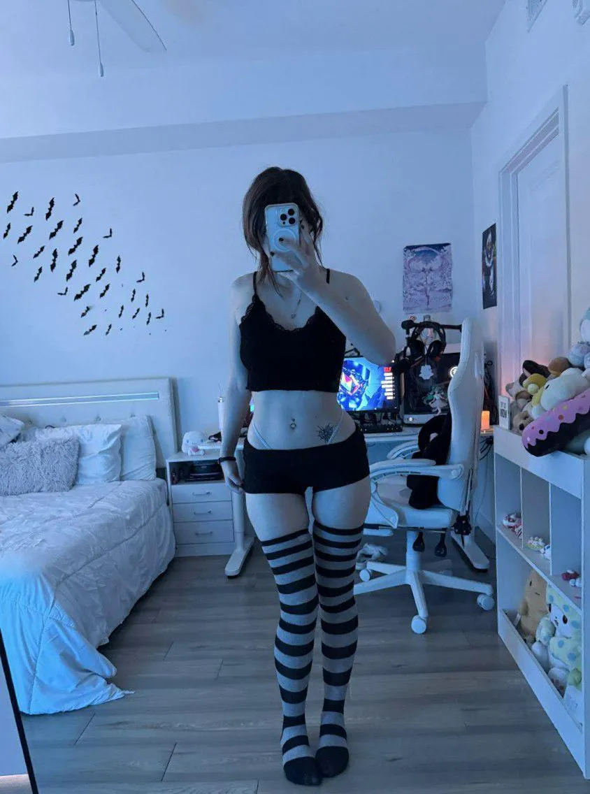 I'm the reason you check your phone at 2am ^^