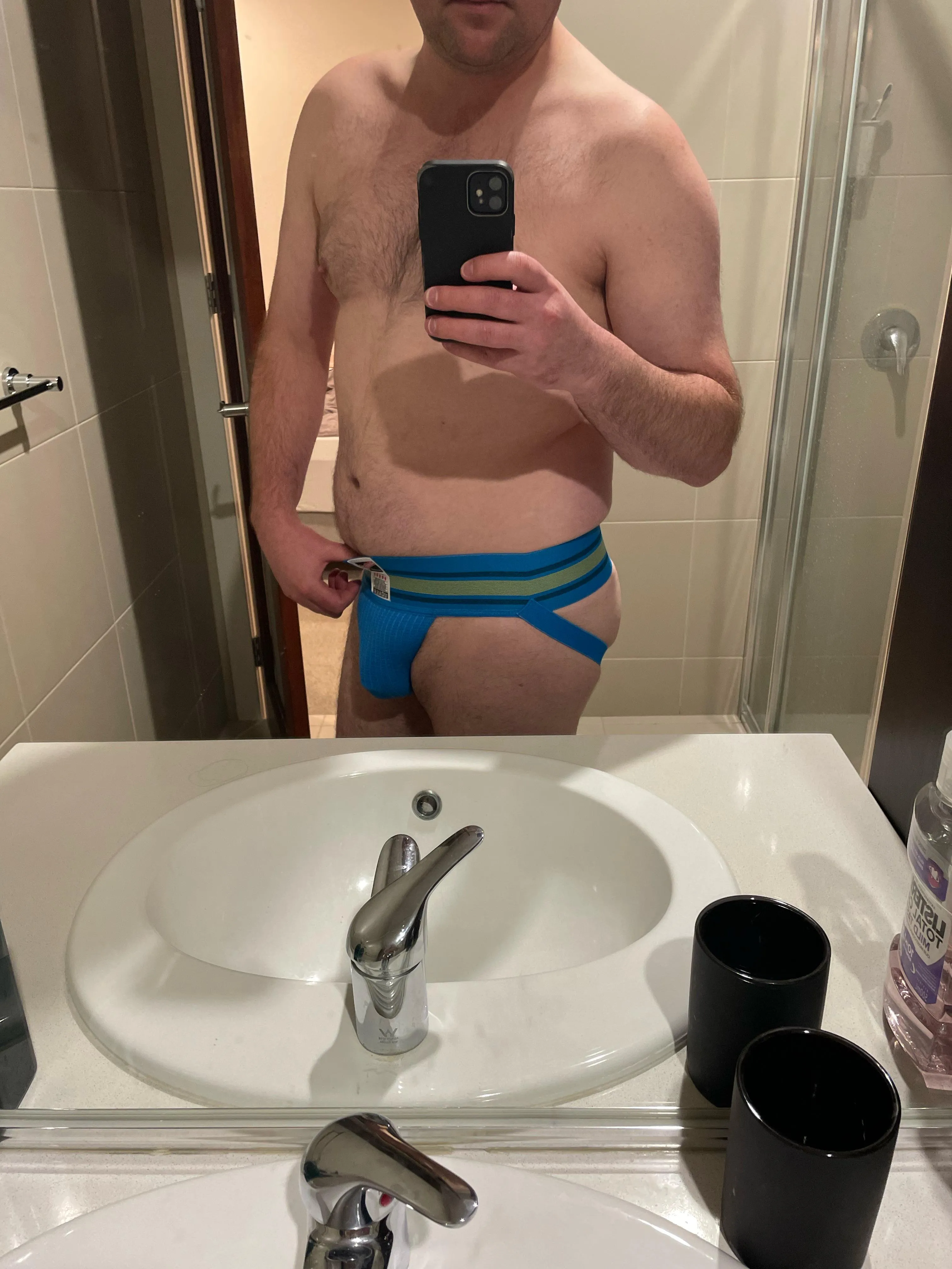 Just trying this on for size any bros wanna chat and chill?