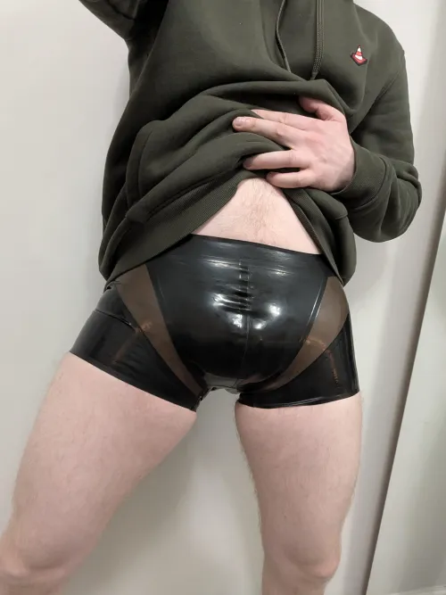 Male✅Shiny✅Porn❌